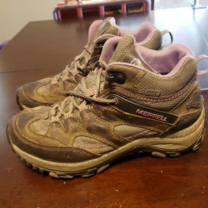 Size 8 Merrell Hiking Boot